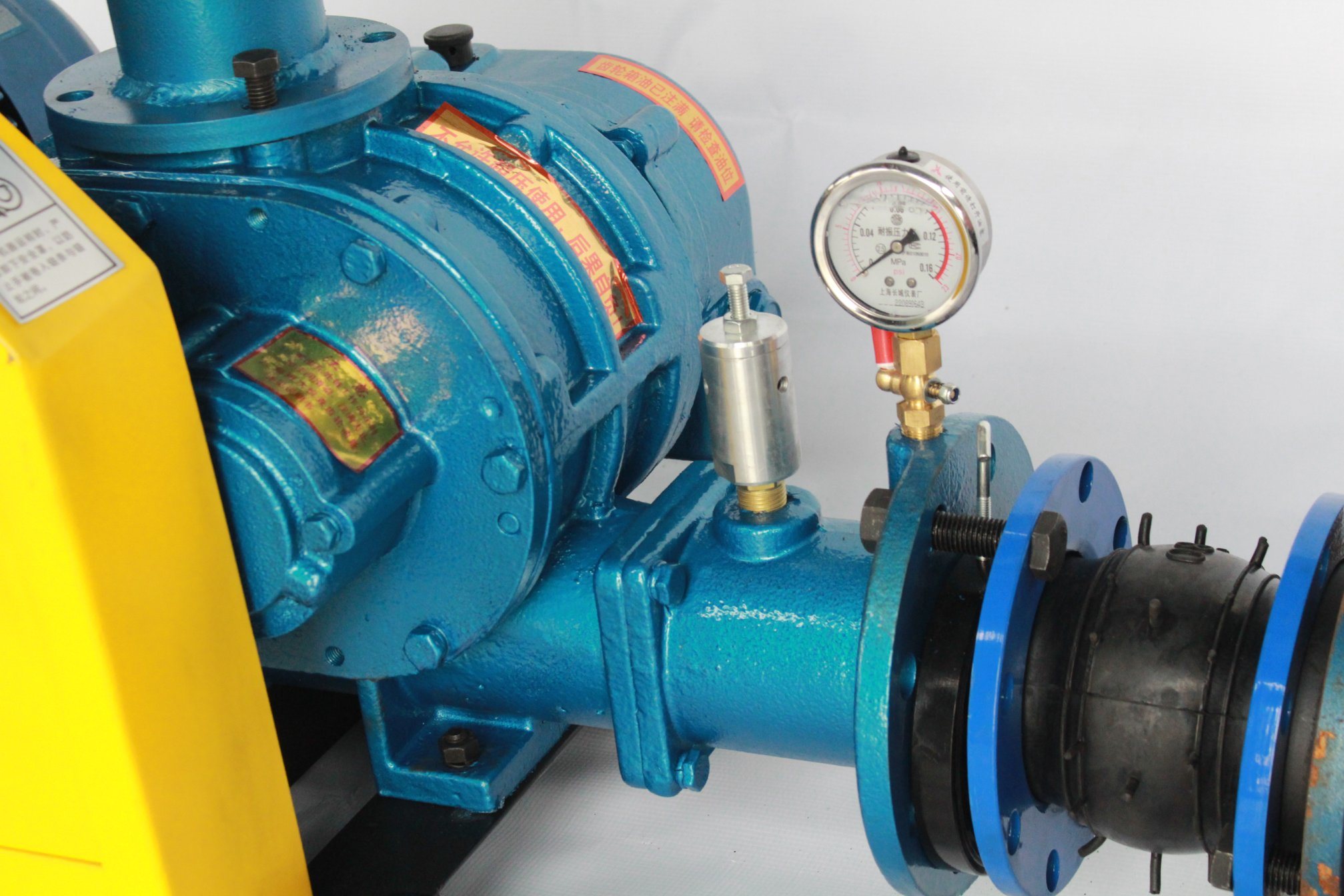 IAeration kunye neOxygenation Root Roots Air Blower: Ukuqinisekisa ukuHamba koMoya okuLungileyo kuNyango lwamanzi amdaka kunye neAquaculture